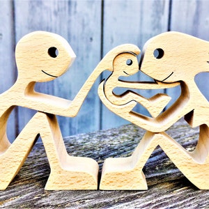 original wood sculpture 2virgule5d; a couple a child