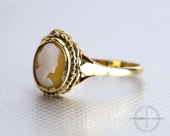 Vintage Gold Cameo Ring | Cameo Cocktail Ring | O… - image 2