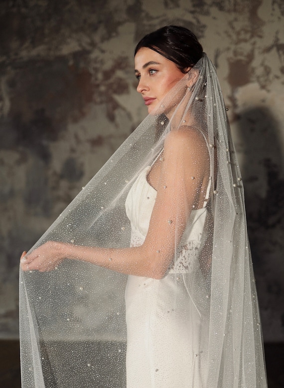 Elegant Sheer White Veil with Pearls Long Chapel Wedding Veil with Pearls VG3049 – ieie main image 2