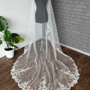 veil2 tier with lace