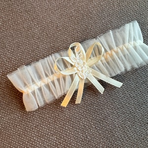 Wedding garter ivory bridal garter lace bow garter bride ivory wedding accessories bride garter keepsake garter custom garter  with ribbon