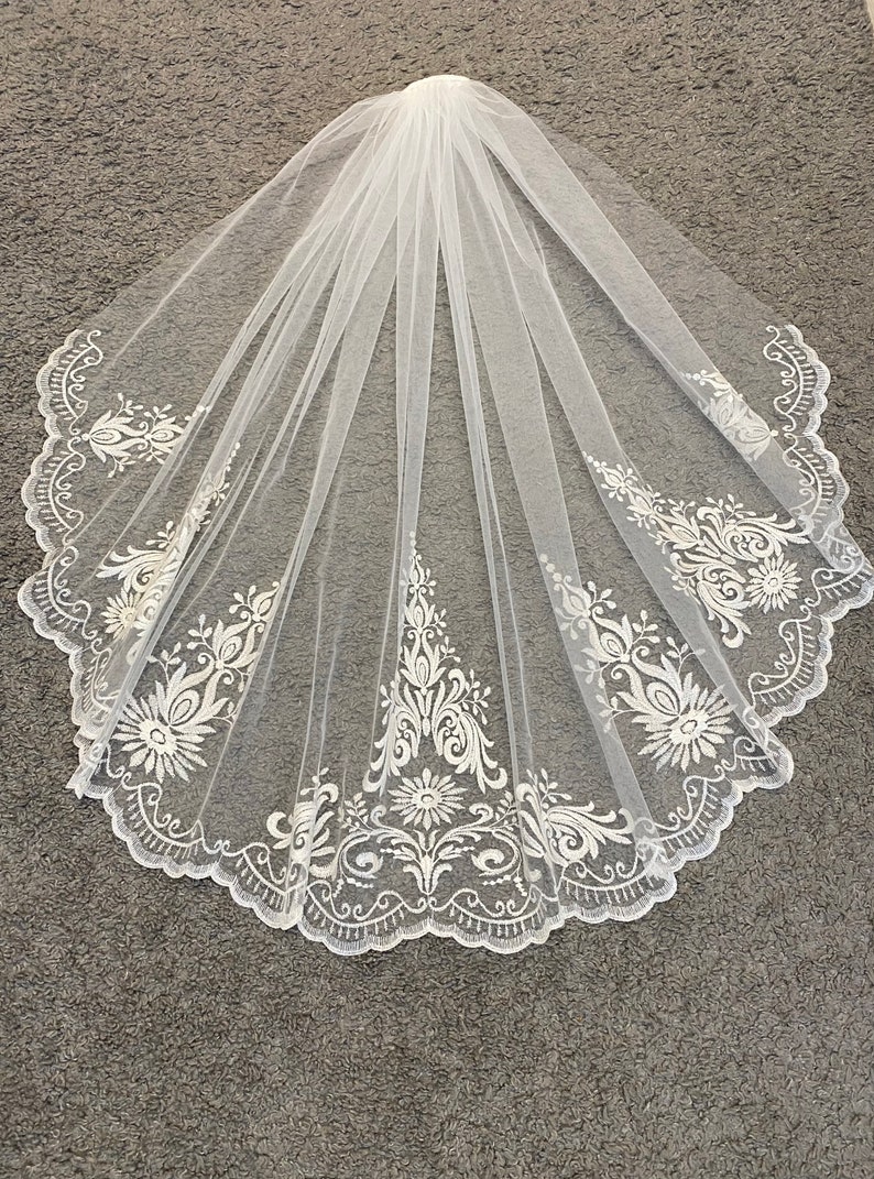 Wedding veil lace edge bridal veil 1 tier veil tulle veil wedding cathedral long veil royal one tier chapel length fingertip veil short image 1