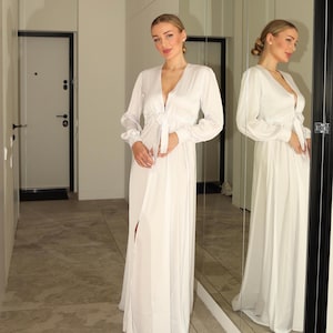 Brautmantel lange Robe mit Schleppe Robe mit Ärmeln Braut Robe Satin Seide Boudoir Robe Morgenmantel Brautjungfer Geschenk Hochzeit Robe mit Manschetten