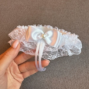 Lace wedding garter lace bridal garter wedding accessories bridal garter ivory garter white tulle garter pearls bride garter simple garter