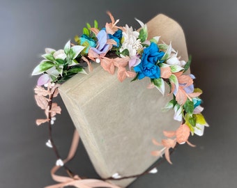 Corona di fiori blu e bianchi, copricapo da sposa con nastri