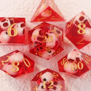 Gotisk blodröd dödskalle-harts-tärningsset, 7-delade vampyr-RPG-tärningar för D&D, Necromancer, Zombie, DND, D20, D6, brädspel, epoxitärningar