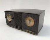 Vintage Mid Century RCA Victor Clock Radio 2-C-521