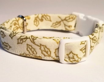 Collar navideño para gato hecho a mano: Acebo dorado, hebilla de seguridad con cierre de seguridad.