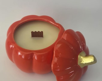 Harvest Gatheringz: 10 oz Scented All Natural Beeswax Coco Creme Candle with Wood Wick in a orange ceramic pumpkin with a lid