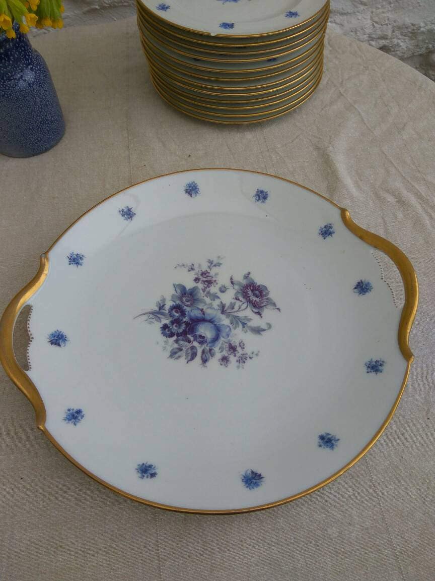 Une Belle Assiette Français en Porcelaine de Limoges avec Poignée Coupée. Fabriqué Par Un Vignaud, B