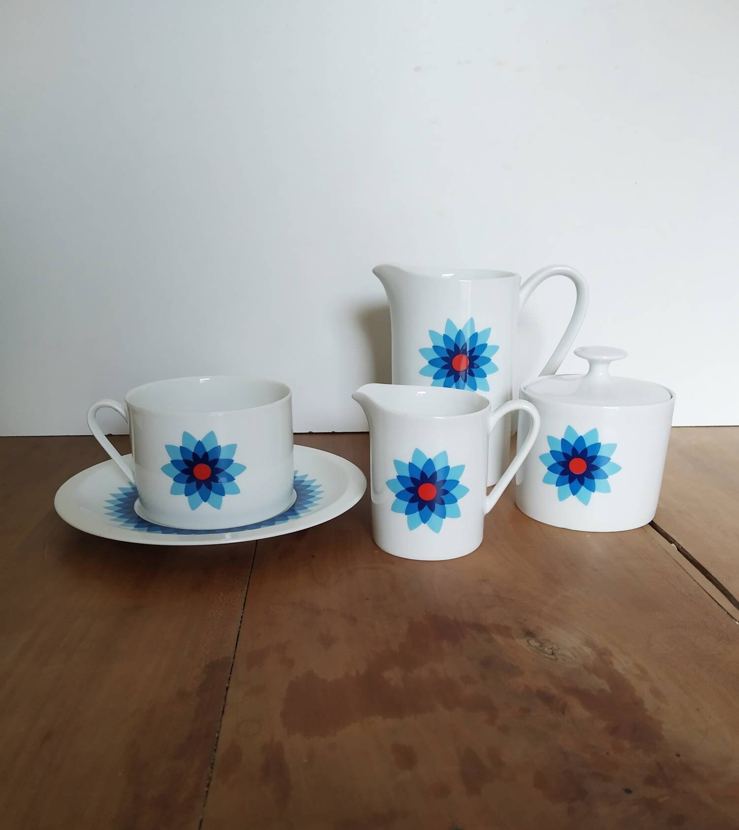 Service à Thé Du Milieu Siècle Pour Un, Tasse et Soucoupe, Pot Lait, Carafe Crème Sucrier Par Arzenb