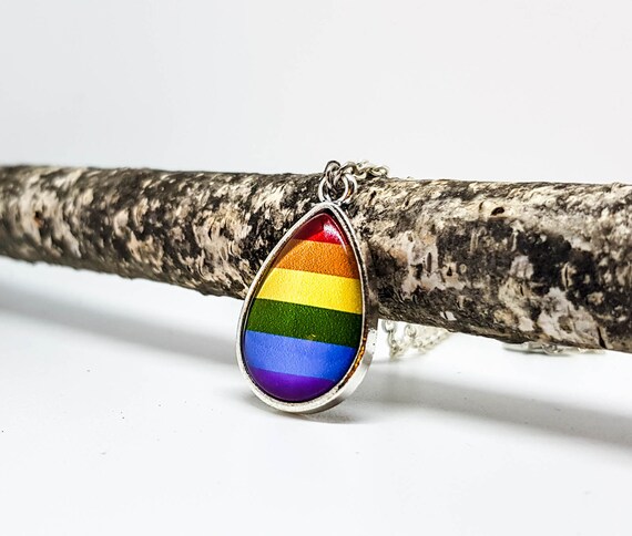 1 Stk Edelstahl Regenbogen Anhänger Halskette LGBT Stolz Regenbogen Streifen 1 Stk Edelstahl Regenbogen Anhänger Halskette LGBT Stolz Regenbogen Streifen