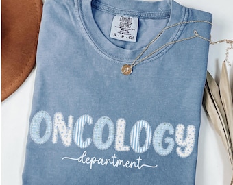 Comfort Colors® Onkologie-Abteilungs-Hemd, Coquette Cancer Care Nurse Tee, Anerkennungsgeschenk für Onkologie-Krankenschwester, Geschenk für 2026-Studenten