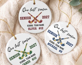 Adorno navideño para jugadora sénior de hockey sobre césped 2027, adorno navideño personalizado con palos cruzados, "Una última temporada", regalo de hockey personalizado con nombre y número.