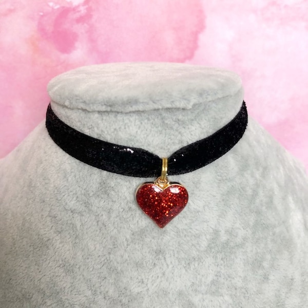 Queen of Hearts Alice in Wonderland Disney Red Glitter Heart Black Velvet Choker Necklace