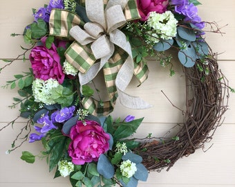 Corona primaveral de inspiración jardín / Peonías rosa intenso, fresia lavanda y eucalipto / Decoración para puerta de entrada de 60 a 66 cm