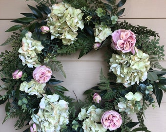 Corona de jardín campestre con hortensias verdes y rosas rosa pálido / Corona para puerta principal primavera-verano / Corona floral rústica / 61-66 cm