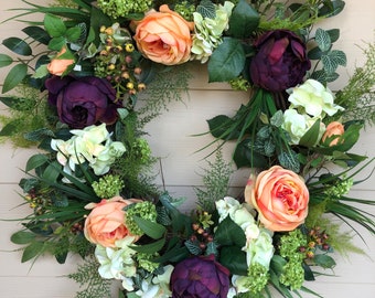 Corona floral de 60 cm para puerta de entrada con diseño de jardín estilo cabaña: rosas color melocotón y repollo morado. Corona floral para puerta, estilo jardín.