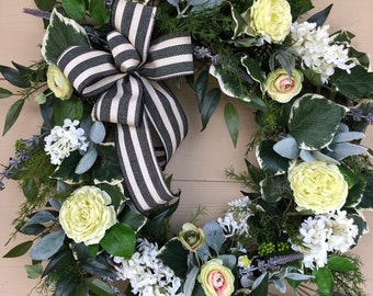 Corona rústica de primavera y verano: decoración floral neutra para puerta de 61 cm con rosas de col, lazo de lavanda y arpillera. Corona para puerta principal.