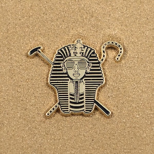 King Putt Enamel Pin, Lapel Pin, Gold Plated, Jewelry, Brooch, Badge