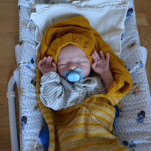 Snail baby Cocoon, an easy knitting pattern