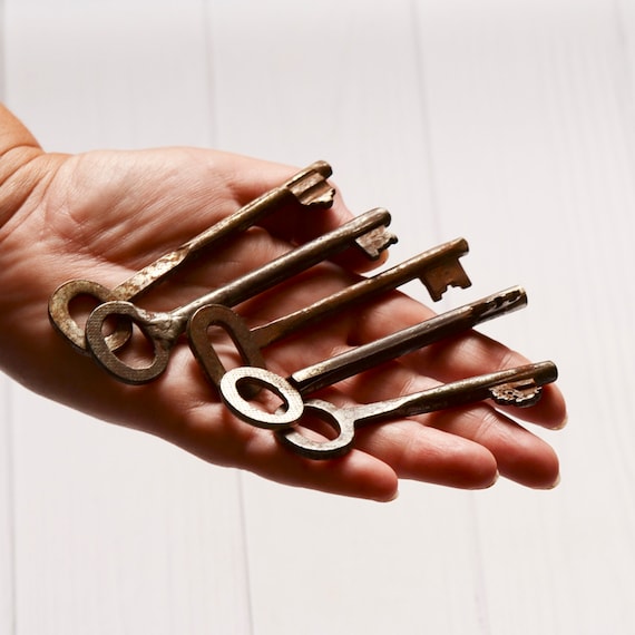 Old Rusty Metal Keys Large Skeleton Key Soviet Door Keys, Set of 5