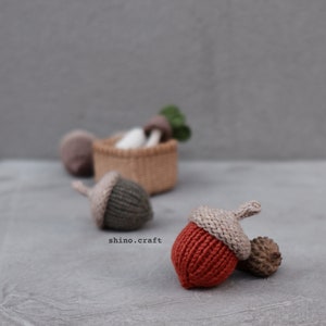 Knitting pattern: Acorn, home decoration, onarment, oak nut.