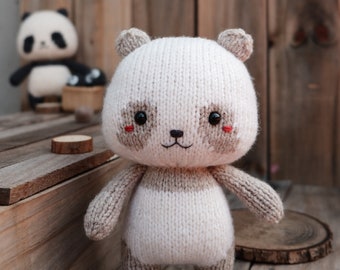 Knitting pattern: Gigi - the little panda.