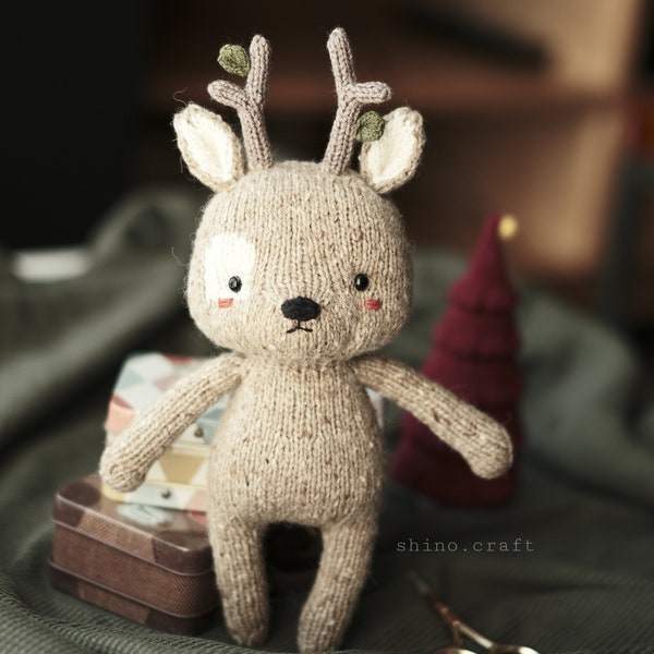 Knitting pattern: Yori - the little deer.