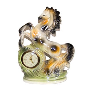 Porseleinen klok met paard - decor Italiaanse kunst - parelglans - schoorsteenmantel - opfokhengst - cadeau