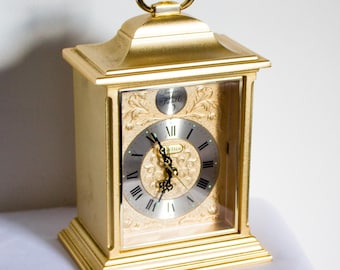 Atemberaubende Canterbury Design Gold Vergoldete Mantel Tisch Kutsche Quarz Uhr - Glow Face - Alarm - Tempus Fugil Edition - Komplizierte Details - Geschenk