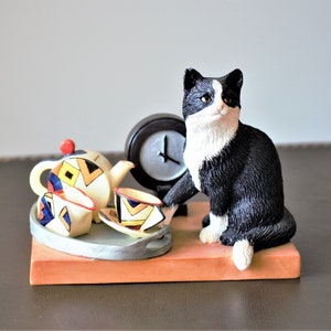 Border Fine Arts Cat Figurine: Tea Time Porcelain Pottery Sculpture