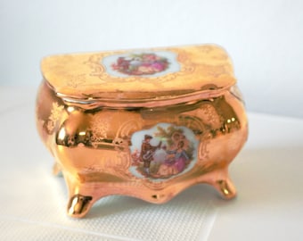 Vintage Limoges Porcelain Trinket Box: Gold Lovers Scene, France