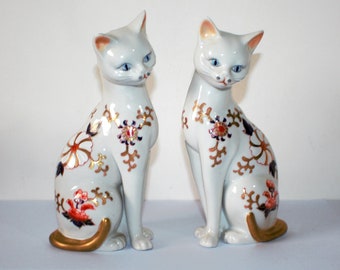 Staffordshire Style Cat Figurines: Hand Painted Porcelain Pottery Pair