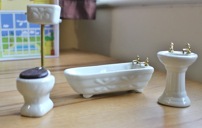 dolls house bathroom furniture