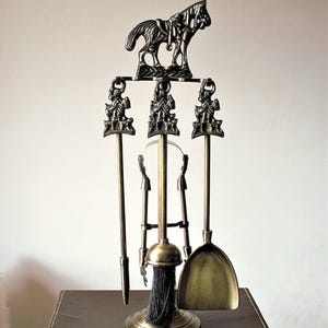 Pferdeemblem Kaminbesteck aus massivem Messing - 5-teilige Country Cottage Kaminbegleiter-Werkzeugset - Pferdefigur-Werkzeuge - Geschenk