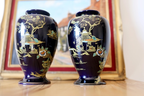 金色装飾の紺色陶器花瓶 金色装飾の紺色陶器花瓶 濃紺の金色花