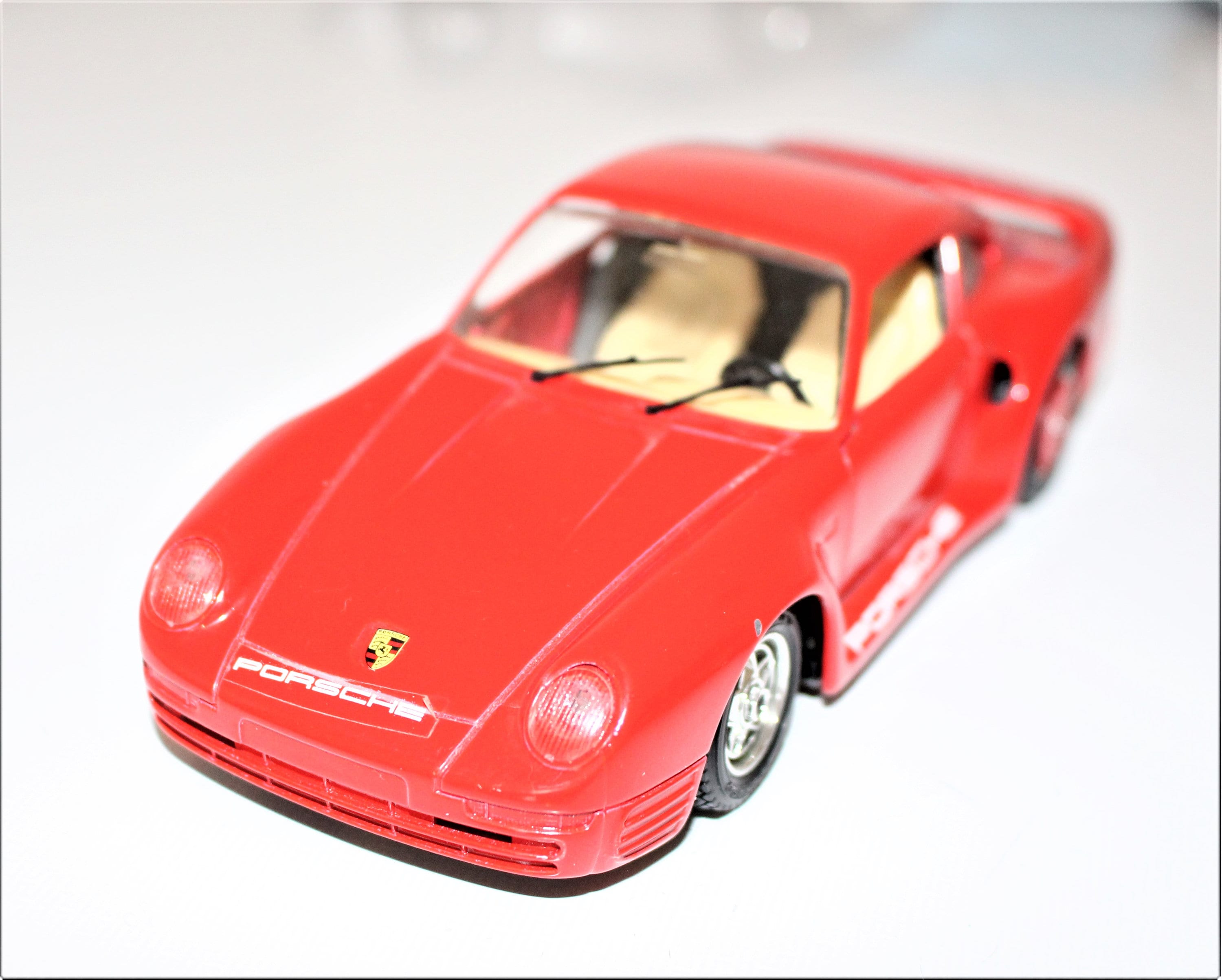 Vintage Porsche 959 Burago 1:24 Scale Model Car - Red Diecast