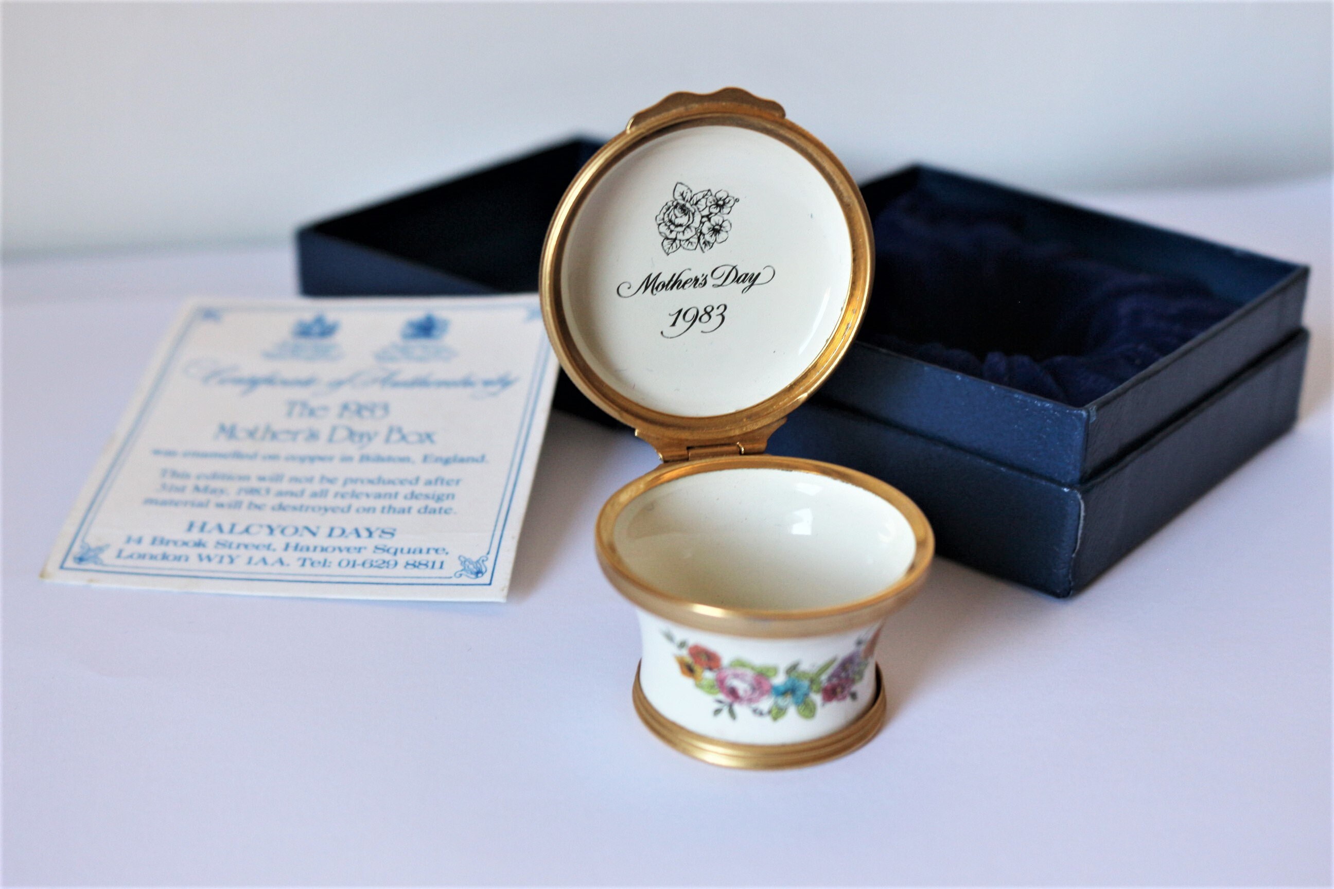Rare Halcyon Days 1983 Mothers Day Porcelain Enamel Pill Box