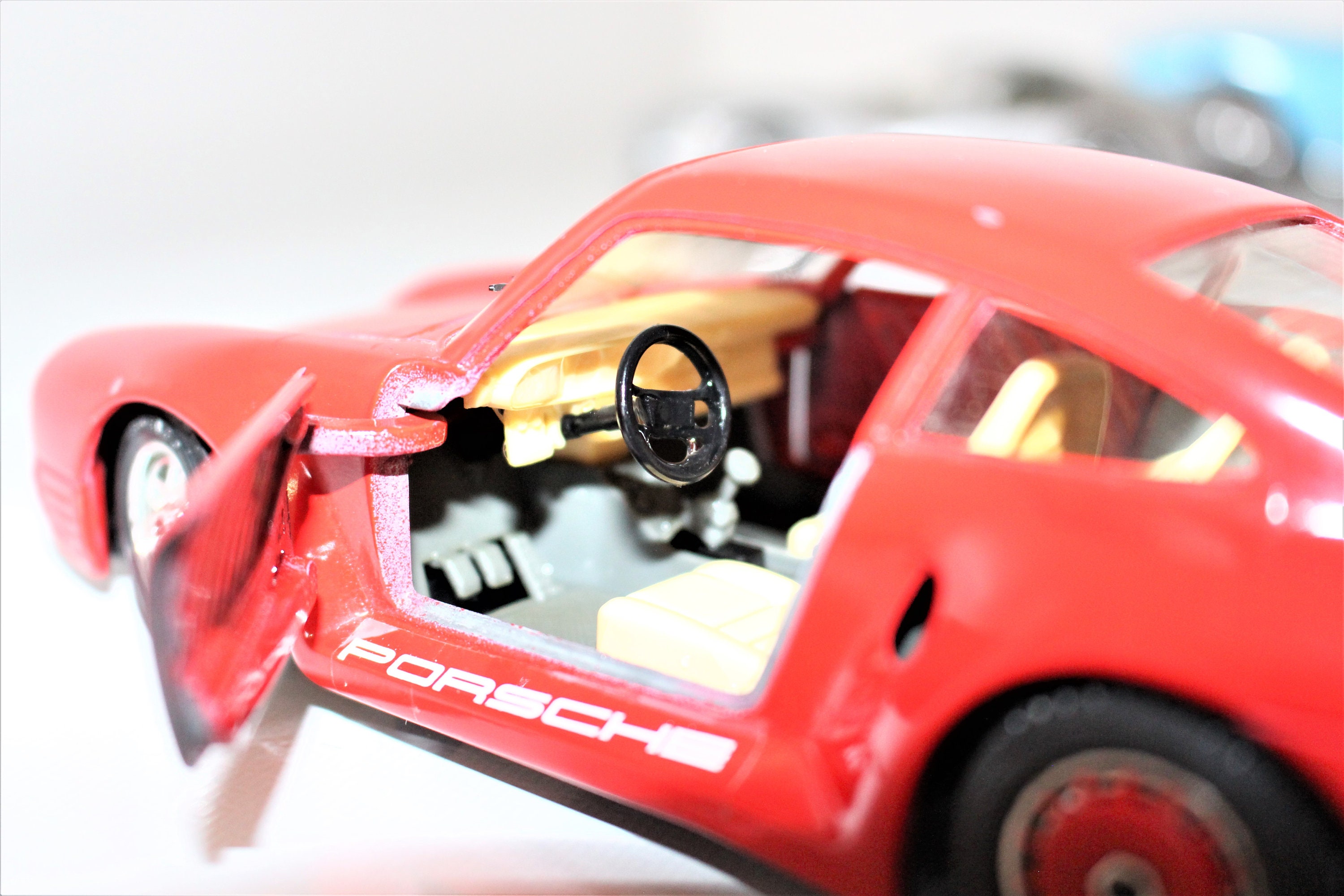 Vintage Porsche 959 Burago 1:24 Scale Model Car - Red Diecast