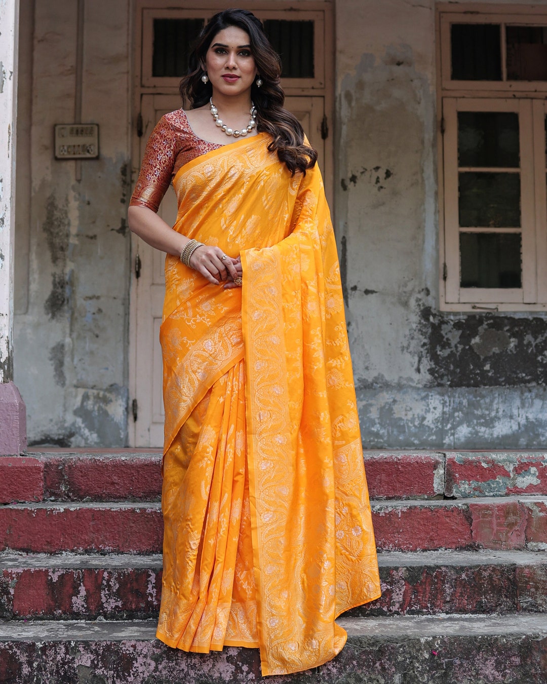 Customize Stitch Saree Blouse,jacquard Weaving Work Saree,saree for