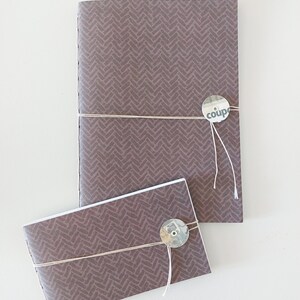 Conjunto de 2 cadernos artesanais &quot;Geometric Brown&quot;. Costura Cadeneta. Hecho à mão
