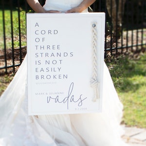 Letrero de tres hilos, letrero para la ceremonia de la unidad, letrero de unidad personalizado para bodas, versículo bíblico de Eclesiastés 4:9-12, letrero de boda con el nudo de Dios