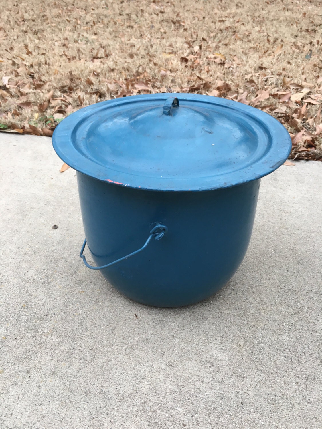 Vintage metal blue slop bucket with lid chamber pot with lid