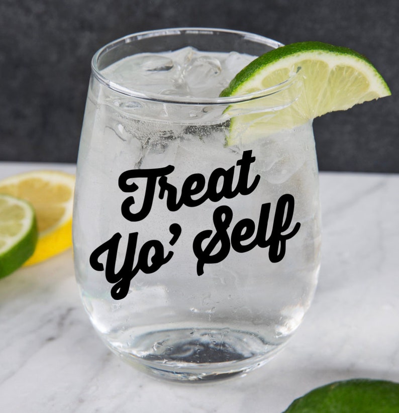 Treat yo self Parks and recreation wine glass gift Parks and Rec Wine Glass Treat Yo Self GIft Parks and recreation Gift wine glass
