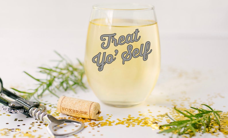 Treat yo self Parks and recreation wine glass gift Parks and Rec Wine Glass Treat Yo Self GIft Parks and recreation Gift wine glass