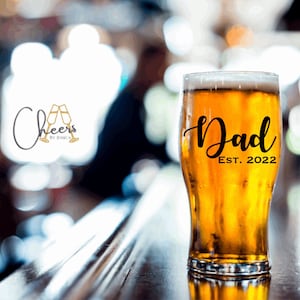 Dad Beer Glass, Pregnancy Announcement, New Dad, Dad's Birthday, Dad Est, New Dad Gift, Gift for Dad to be, Personalized Dad Gift