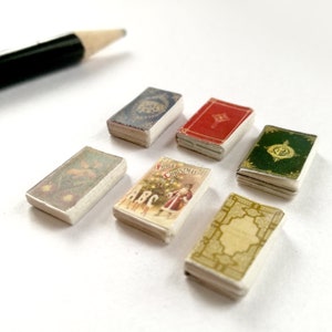 Livres miniatures, livres de maison de poupée, livres minuscules, une taille de 12ème, accessoires de diorama, maison de poupée victorienne, bibliothèque de maison de poupée, ensemble de 6 livres