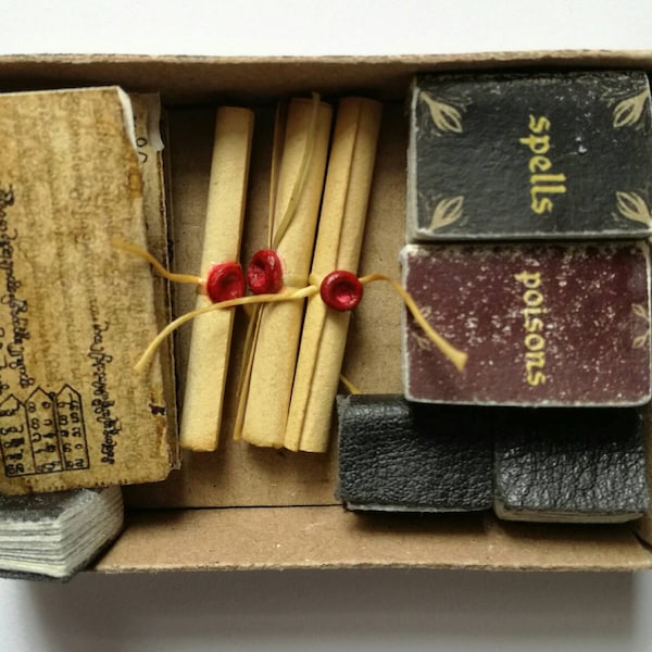Libros de hechizos de hechiceros, libros de hechizos a escala 1:12, minilibros de hechizos de magos, brujería, hechizos de magos, libros de magos, diarios en miniatura, pergaminos, esoterismo