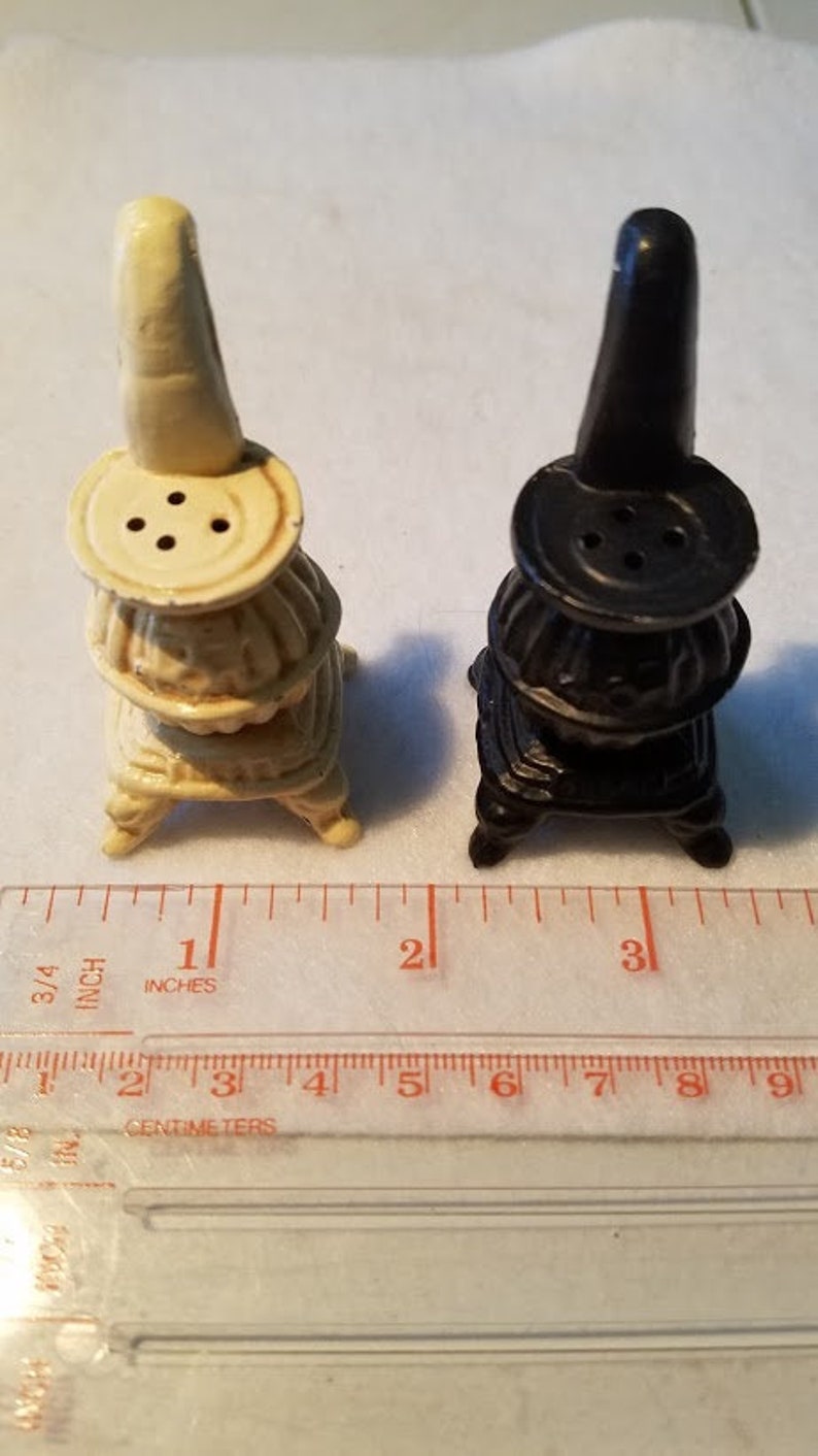 Vintage cast iron pot belly stove salt /& pepper set